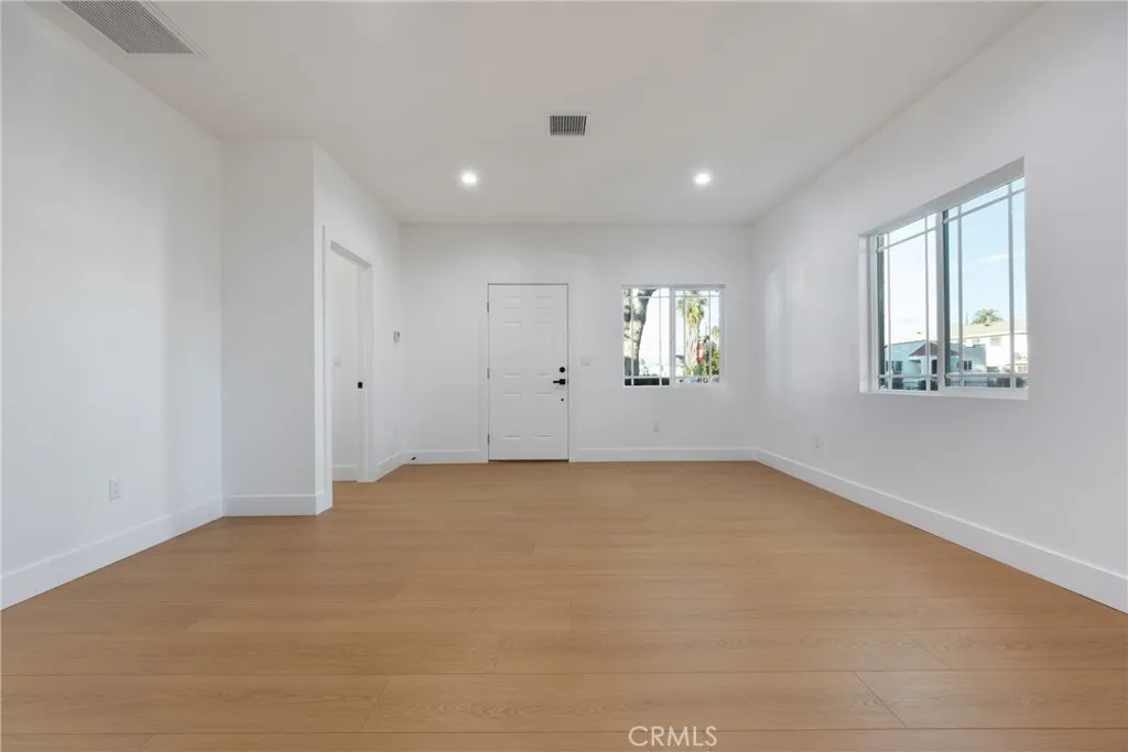 8405 Mckinley Avenue, Los Angeles, California 90001 home-pic-10